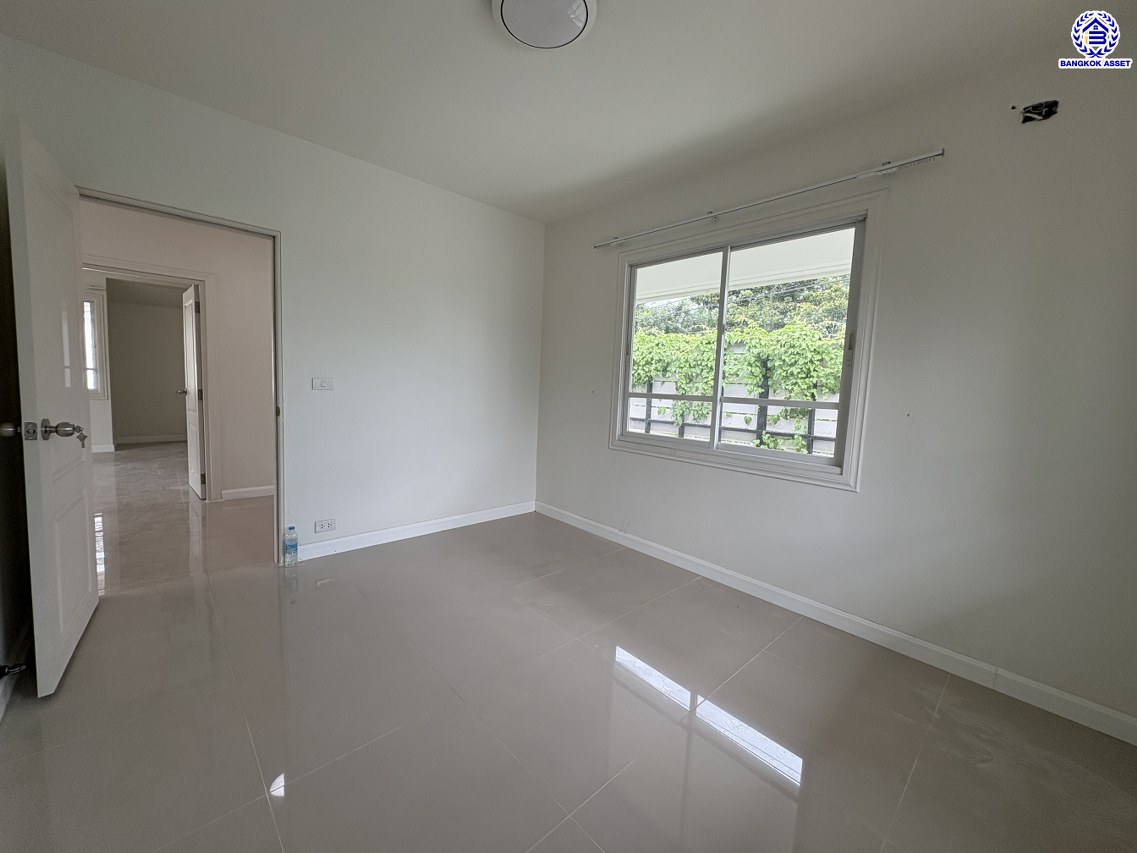 *****บ้านเดี่ยวมือสองนนทบุรี โครงการ โฮมเพลส เดอะพาร์ค บางกรวย-ไทรน้อย หลังริม เนื้อที่ 76 ตร.ว. พื้นที่ใช้สอย 222 ตร.ม. ฟังก์ชัน 3 ห้องนอน 3 ห้องน้ำ 2 ที่จอดรถ แถมฟรี! เครื่องปรับอากาศ, เครื่องดูดควัน เชื่อมต่อหลายเส้นทาง ทั้งถนนรัตนาธิเบศร์ ถนนบางกรวย-ไทรน้อย ถนนกาญจนาภิเษก ใกล้รถไฟฟ้าสายสีม่วง "สถานีบางพลู" และ ใกล้จุดขึ้นทางด่วน "ศรีรัช"