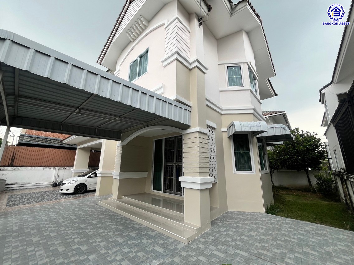 *****ทาวน์เฮ้าส์มือสองย่านกรุงเทพฯ โครงการ ลลิล กรีนวิลล์ เดอะ เอ็กเซ็กคูทีฟ เฉลิมพระเกียรติรัชกาลที่ 9 เนื้อที่ 61.60 ตร.ว. พื้นที่ใช้สอย 181 ตร.ม. ฟังก์ชัน 3 ห้องนอน 3 ห้องน้ำ 2 ที่จอดรถ แถมฟรี เครื่องปรับอากาศ, เครื่องทำน้ำอุ่น บ้านสวยบนทำเลดี ทำเลแห่งการเดินทาง เชื่อมต่อหลายเส้นทาง อาทิ เช่น ถ.กาญจนาภิเษก, ถ.เฉลิมพระเกียรติ ร.9, ถ.บางนา-ตราด ใกล้สนามบินสุวรรณภูมิ