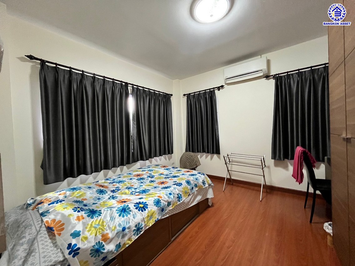 *****ทาวน์เฮ้าส์มือสองย่านกรุงเทพฯ โครงการ ลลิล กรีนวิลล์ เดอะ เอ็กเซ็กคูทีฟ เฉลิมพระเกียรติรัชกาลที่ 9 เนื้อที่ 61.60 ตร.ว. พื้นที่ใช้สอย 181 ตร.ม. ฟังก์ชัน 3 ห้องนอน 3 ห้องน้ำ 2 ที่จอดรถ แถมฟรี เครื่องปรับอากาศ, เครื่องทำน้ำอุ่น บ้านสวยบนทำเลดี ทำเลแห่งการเดินทาง เชื่อมต่อหลายเส้นทาง อาทิ เช่น ถ.กาญจนาภิเษก, ถ.เฉลิมพระเกียรติ ร.9, ถ.บางนา-ตราด ใกล้สนามบินสุวรรณภูมิ