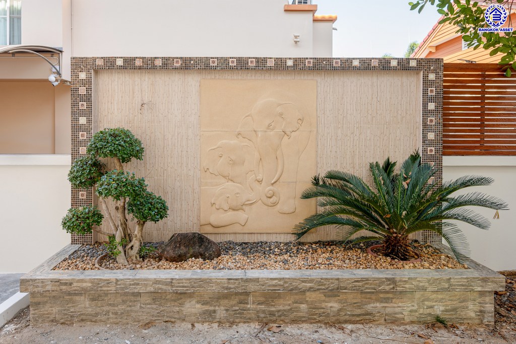 บ้านมือสองตกแต่งใหม่ โครงการ นันทวัน พระราม5 หลังใหญ่กว่า 97 ตร.ว. ฟังก์ชันจัดเต็ม 4 ห้องนอน 3 ห้องน้ำ 1 ห้องแม่บ้าน จอดรถได้ 2 คัน ตอบโจทย์ทุกความต้องการของผู้อยู่อาศัย หน้าโครงการติดถนนใหญ่ ใกล้ทางด่วน "กาญจนาภิเษก" และรถไฟฟ้าสายสีม่วง "สถานีบางรักใหญ่"...