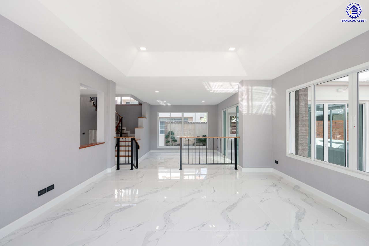 บ้านมือสองตกแต่งใหม่ โครงการ นันทวัน พระราม5 หลังใหญ่กว่า 97 ตร.ว. ฟังก์ชันจัดเต็ม 4 ห้องนอน 3 ห้องน้ำ 1 ห้องแม่บ้าน จอดรถได้ 2 คัน ตอบโจทย์ทุกความต้องการของผู้อยู่อาศัย หน้าโครงการติดถนนใหญ่ ใกล้ทางด่วน "กาญจนาภิเษก" และรถไฟฟ้าสายสีม่วง "สถานีบางรักใหญ่"...