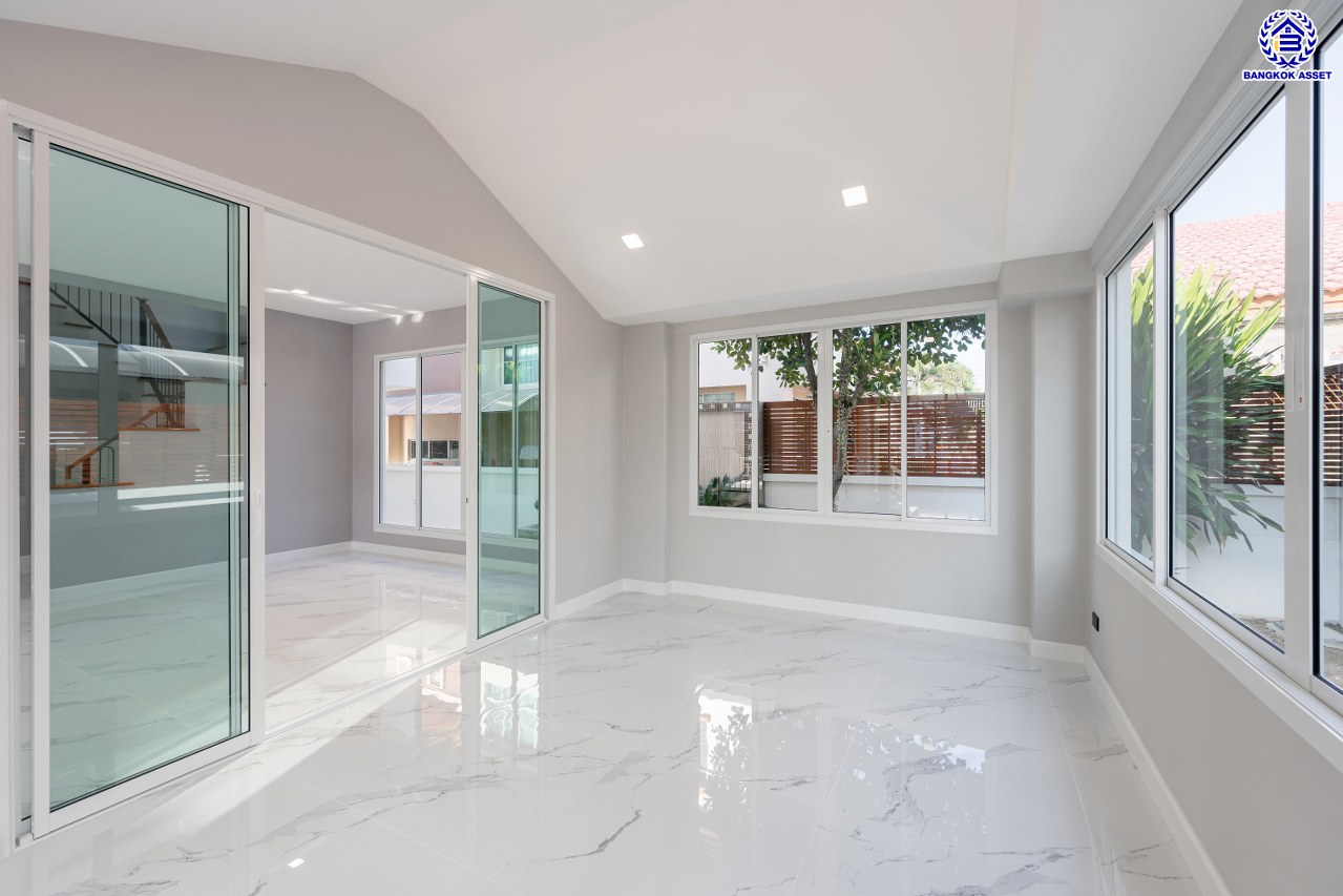 บ้านมือสองตกแต่งใหม่ โครงการ นันทวัน พระราม5 หลังใหญ่กว่า 97 ตร.ว. ฟังก์ชันจัดเต็ม 4 ห้องนอน 3 ห้องน้ำ 1 ห้องแม่บ้าน จอดรถได้ 2 คัน ตอบโจทย์ทุกความต้องการของผู้อยู่อาศัย หน้าโครงการติดถนนใหญ่ ใกล้ทางด่วน "กาญจนาภิเษก" และรถไฟฟ้าสายสีม่วง "สถานีบางรักใหญ่"...