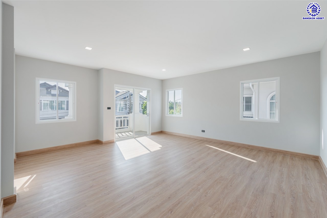 บ้านมือสองตกแต่งใหม่ โครงการ นันทวัน พระราม5 หลังใหญ่กว่า 97 ตร.ว. ฟังก์ชันจัดเต็ม 4 ห้องนอน 3 ห้องน้ำ 1 ห้องแม่บ้าน จอดรถได้ 2 คัน ตอบโจทย์ทุกความต้องการของผู้อยู่อาศัย หน้าโครงการติดถนนใหญ่ ใกล้ทางด่วน "กาญจนาภิเษก" และรถไฟฟ้าสายสีม่วง "สถานีบางรักใหญ่"...