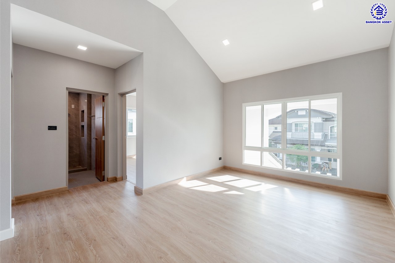 บ้านมือสองตกแต่งใหม่ โครงการ นันทวัน พระราม5 หลังใหญ่กว่า 97 ตร.ว. ฟังก์ชันจัดเต็ม 4 ห้องนอน 3 ห้องน้ำ 1 ห้องแม่บ้าน จอดรถได้ 2 คัน ตอบโจทย์ทุกความต้องการของผู้อยู่อาศัย หน้าโครงการติดถนนใหญ่ ใกล้ทางด่วน "กาญจนาภิเษก" และรถไฟฟ้าสายสีม่วง "สถานีบางรักใหญ่"...