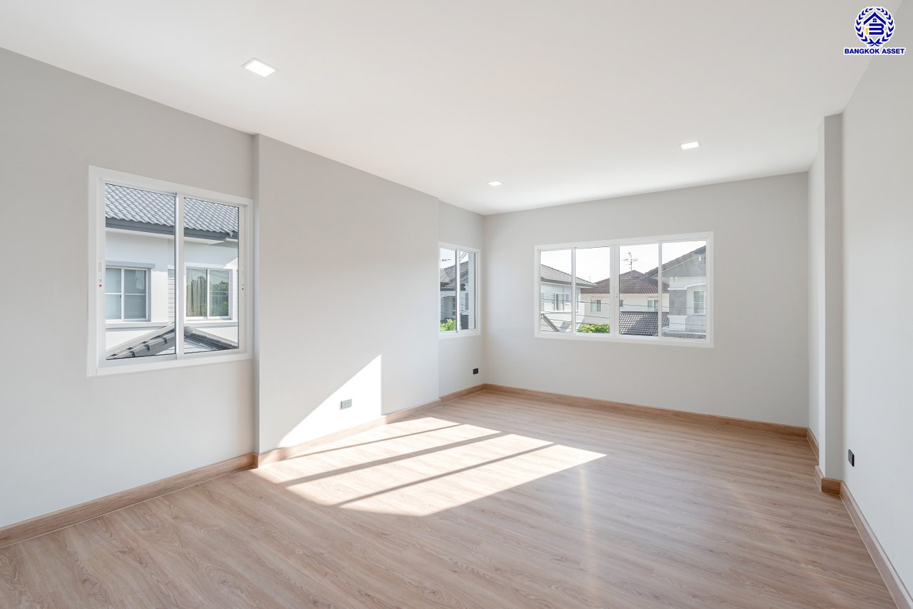 บ้านมือสองตกแต่งใหม่ โครงการ นันทวัน พระราม5 หลังใหญ่กว่า 97 ตร.ว. ฟังก์ชันจัดเต็ม 4 ห้องนอน 3 ห้องน้ำ 1 ห้องแม่บ้าน จอดรถได้ 2 คัน ตอบโจทย์ทุกความต้องการของผู้อยู่อาศัย หน้าโครงการติดถนนใหญ่ ใกล้ทางด่วน "กาญจนาภิเษก" และรถไฟฟ้าสายสีม่วง "สถานีบางรักใหญ่"...