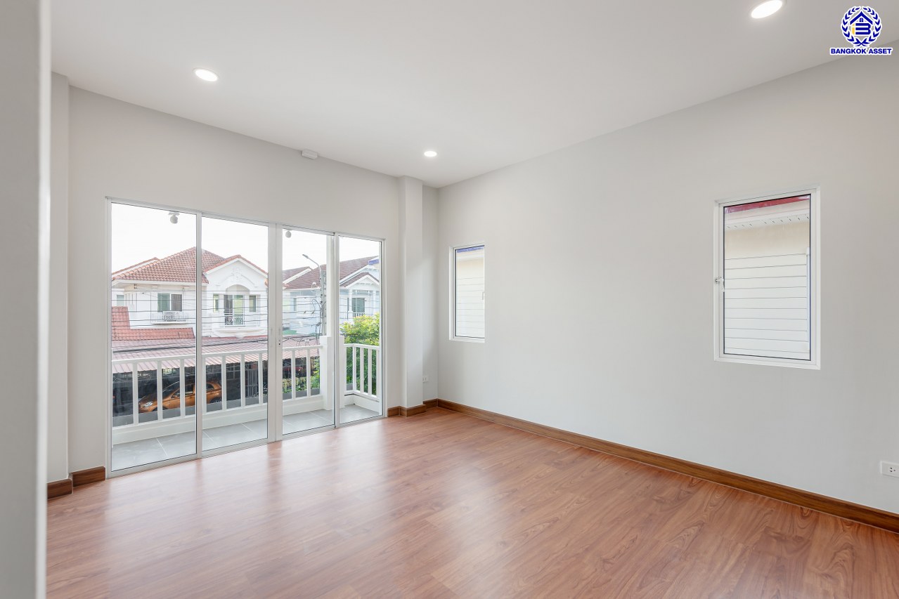 บ้านมือสองตกแต่งใหม่ โครงการ เพอร์เฟคเพลส พระราม5-ราชพฤกษ์ จาก Property Perfect เนื้อที่ 60.7 ตร.ว. พื้นที่ใช้สอย 195.17 ตร.ม. ฟังก์ชัน 4 ห้องนอน 3 ห้องน้ำ 2 ที่จอดรถ  พร้อม Facility ภายในโครงการครบครันตอบโจทย์ทุกการใช้ชีวิตด้วยบ้านเดี่ยวใจกลาง Community ชั้นนำมากมาย