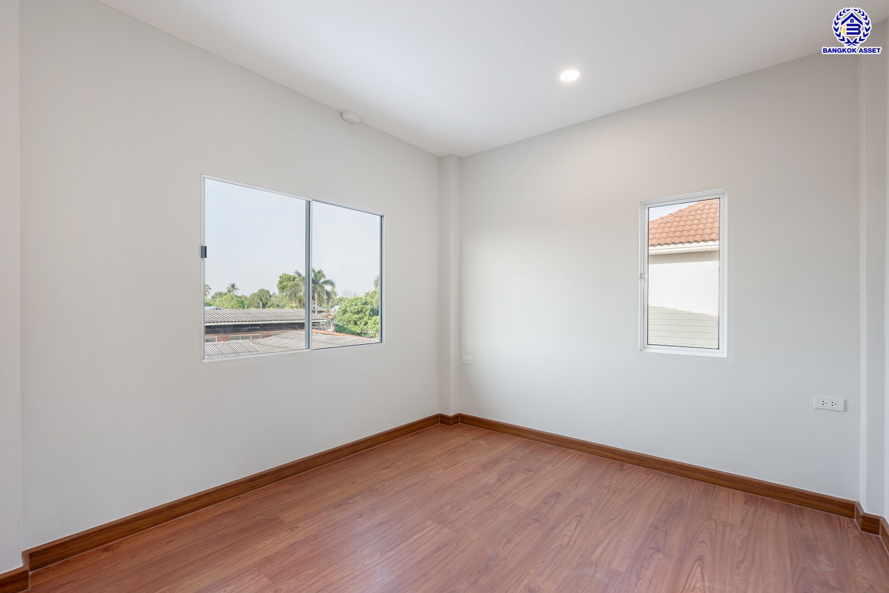 บ้านมือสองตกแต่งใหม่ โครงการ เพอร์เฟคเพลส พระราม5-ราชพฤกษ์ จาก Property Perfect เนื้อที่ 60.7 ตร.ว. พื้นที่ใช้สอย 195.17 ตร.ม. ฟังก์ชัน 4 ห้องนอน 3 ห้องน้ำ 2 ที่จอดรถ  พร้อม Facility ภายในโครงการครบครันตอบโจทย์ทุกการใช้ชีวิตด้วยบ้านเดี่ยวใจกลาง Community ชั้นนำมากมาย