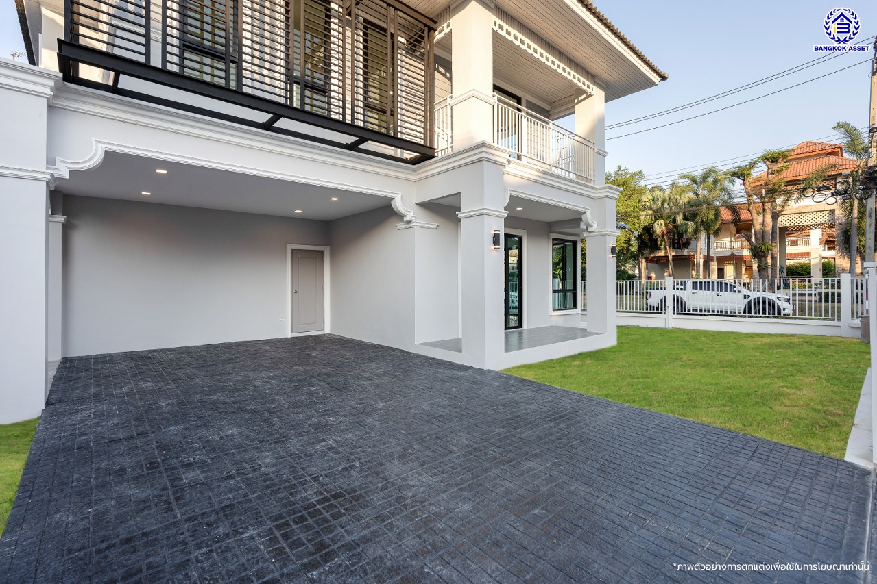 บ้านมือสองตกแต่งใหม่ โครงการ นนทรี4 พระราม5 หลังมุม เนื้อที่ 78.40 ตร.ว. พื้นที่ใช้สอย 293.96 ตร.ม. ฟังก์ชัน 3 ห้องนอน 3 ห้องน้ำ จอดรถได้ 2 คัน บนทำเลศักยภาพเชื่อมต่อหลายเส้นทาง ทั้ง ถนนนครอินทร์, ถนนบางศรีเมือง, ถนนราชพฤกษ์, ถนนติวานนท์ ใกล้รถไฟฟ้าสายสีม่วง "สถานีแยกติวานนท์" และ ใกล้จุดขึ้นทางด่วน "ศรีรัช"