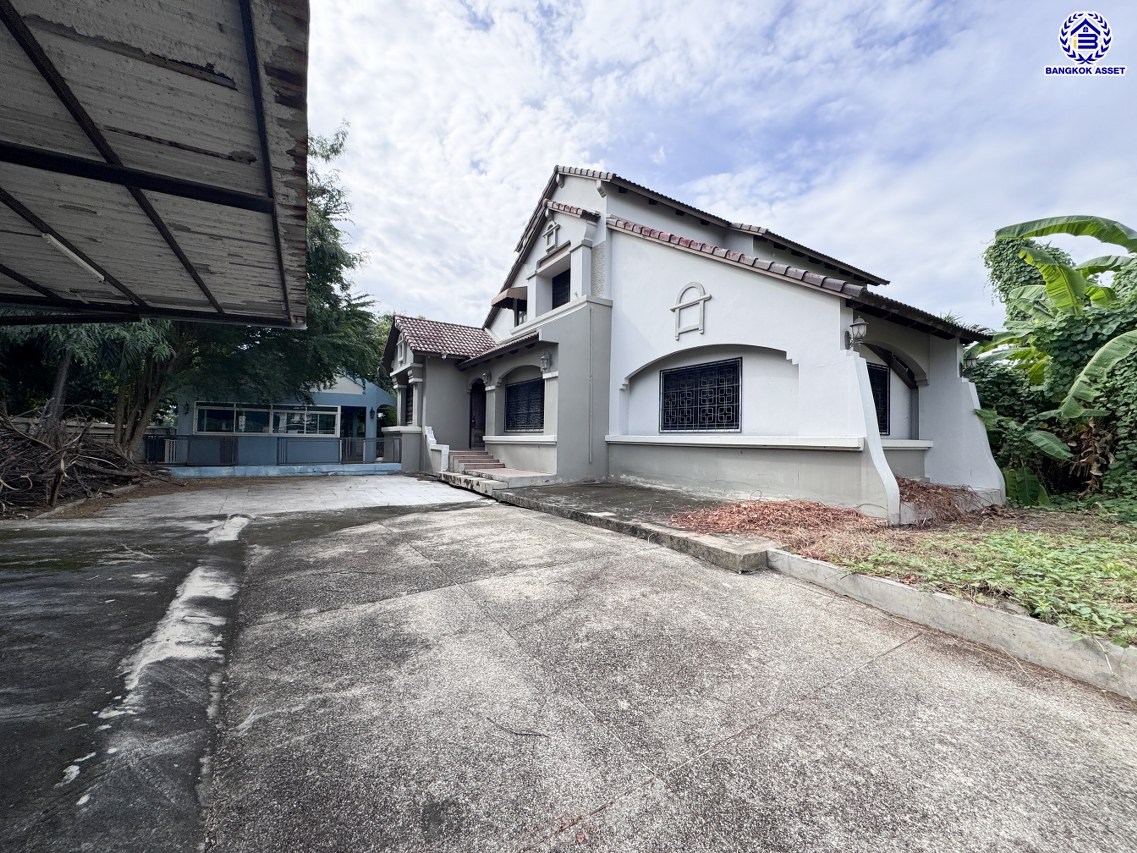 *****บ้านเดี่ยวมือสองนนทบุรี โครงการ ชลลดา บางบัวทอง หลังมุม เนื้อที่ 213 ตร.ว. พื้นที่ใช้สอย 419.81 ตร.ม. บ้านพร้อมอยู่ ฟังก์ชันจัดเต็ม 4 ห้องนอน 5 ห้องน้ำ จอดรถได้ 6 คัน พร้อม Facilities ครบ! บนทำเลคุณภาพ เชื่อมต่อได้หลายเส้นทาง ใกล้เซ็นทรัลเวสต์เกต และรถไฟฟ้าสายสีม่วง "สถานีบางพลู"