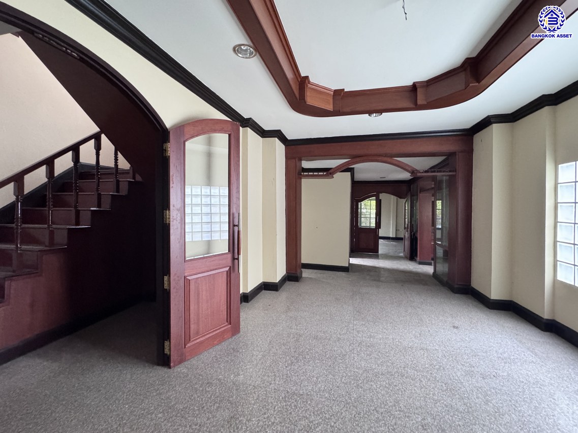 *****บ้านเดี่ยวมือสองนนทบุรี โครงการ ชลลดา บางบัวทอง หลังมุม เนื้อที่ 213 ตร.ว. พื้นที่ใช้สอย 419.81 ตร.ม. บ้านพร้อมอยู่ ฟังก์ชันจัดเต็ม 4 ห้องนอน 5 ห้องน้ำ จอดรถได้ 6 คัน พร้อม Facilities ครบ! บนทำเลคุณภาพ เชื่อมต่อได้หลายเส้นทาง ใกล้เซ็นทรัลเวสต์เกต และรถไฟฟ้าสายสีม่วง "สถานีบางพลู"