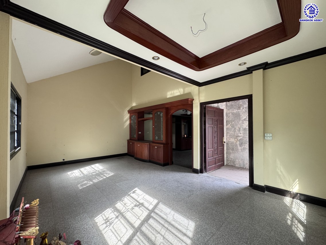 *****บ้านเดี่ยวมือสองนนทบุรี โครงการ ชลลดา บางบัวทอง หลังมุม เนื้อที่ 213 ตร.ว. พื้นที่ใช้สอย 419.81 ตร.ม. บ้านพร้อมอยู่ ฟังก์ชันจัดเต็ม 4 ห้องนอน 5 ห้องน้ำ จอดรถได้ 6 คัน พร้อม Facilities ครบ! บนทำเลคุณภาพ เชื่อมต่อได้หลายเส้นทาง ใกล้เซ็นทรัลเวสต์เกต และรถไฟฟ้าสายสีม่วง "สถานีบางพลู"