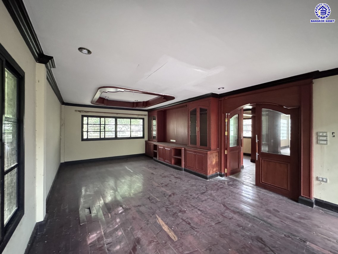 *****บ้านเดี่ยวมือสองนนทบุรี โครงการ ชลลดา บางบัวทอง หลังมุม เนื้อที่ 213 ตร.ว. พื้นที่ใช้สอย 419.81 ตร.ม. บ้านพร้อมอยู่ ฟังก์ชันจัดเต็ม 4 ห้องนอน 5 ห้องน้ำ จอดรถได้ 6 คัน พร้อม Facilities ครบ! บนทำเลคุณภาพ เชื่อมต่อได้หลายเส้นทาง ใกล้เซ็นทรัลเวสต์เกต และรถไฟฟ้าสายสีม่วง "สถานีบางพลู"