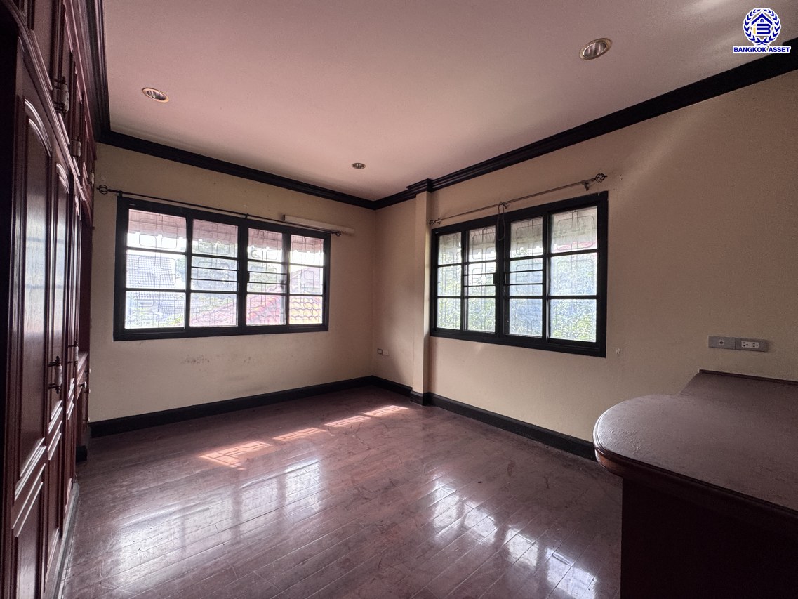 *****บ้านเดี่ยวมือสองนนทบุรี โครงการ ชลลดา บางบัวทอง หลังมุม เนื้อที่ 213 ตร.ว. พื้นที่ใช้สอย 419.81 ตร.ม. บ้านพร้อมอยู่ ฟังก์ชันจัดเต็ม 4 ห้องนอน 5 ห้องน้ำ จอดรถได้ 6 คัน พร้อม Facilities ครบ! บนทำเลคุณภาพ เชื่อมต่อได้หลายเส้นทาง ใกล้เซ็นทรัลเวสต์เกต และรถไฟฟ้าสายสีม่วง "สถานีบางพลู"