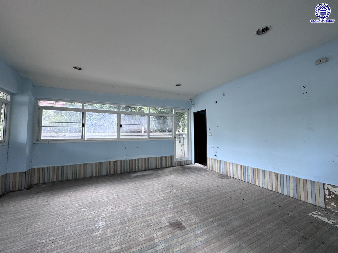 *****บ้านเดี่ยวมือสองนนทบุรี โครงการ ชลลดา บางบัวทอง หลังมุม เนื้อที่ 213 ตร.ว. พื้นที่ใช้สอย 419.81 ตร.ม. บ้านพร้อมอยู่ ฟังก์ชันจัดเต็ม 4 ห้องนอน 5 ห้องน้ำ จอดรถได้ 6 คัน พร้อม Facilities ครบ! บนทำเลคุณภาพ เชื่อมต่อได้หลายเส้นทาง ใกล้เซ็นทรัลเวสต์เกต และรถไฟฟ้าสายสีม่วง "สถานีบางพลู"