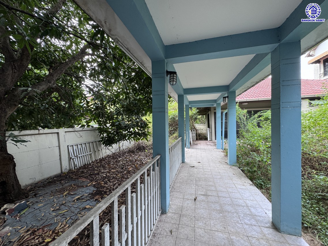 *****บ้านเดี่ยวมือสองนนทบุรี โครงการ ชลลดา บางบัวทอง หลังมุม เนื้อที่ 213 ตร.ว. พื้นที่ใช้สอย 419.81 ตร.ม. บ้านพร้อมอยู่ ฟังก์ชันจัดเต็ม 4 ห้องนอน 5 ห้องน้ำ จอดรถได้ 6 คัน พร้อม Facilities ครบ! บนทำเลคุณภาพ เชื่อมต่อได้หลายเส้นทาง ใกล้เซ็นทรัลเวสต์เกต และรถไฟฟ้าสายสีม่วง "สถานีบางพลู"