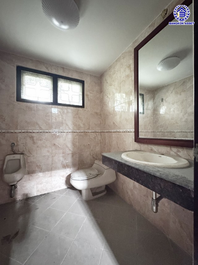 *****บ้านเดี่ยวมือสองนนทบุรี โครงการ ชลลดา บางบัวทอง หลังมุม เนื้อที่ 213 ตร.ว. พื้นที่ใช้สอย 419.81 ตร.ม. บ้านพร้อมอยู่ ฟังก์ชันจัดเต็ม 4 ห้องนอน 5 ห้องน้ำ จอดรถได้ 6 คัน พร้อม Facilities ครบ! บนทำเลคุณภาพ เชื่อมต่อได้หลายเส้นทาง ใกล้เซ็นทรัลเวสต์เกต และรถไฟฟ้าสายสีม่วง "สถานีบางพลู"