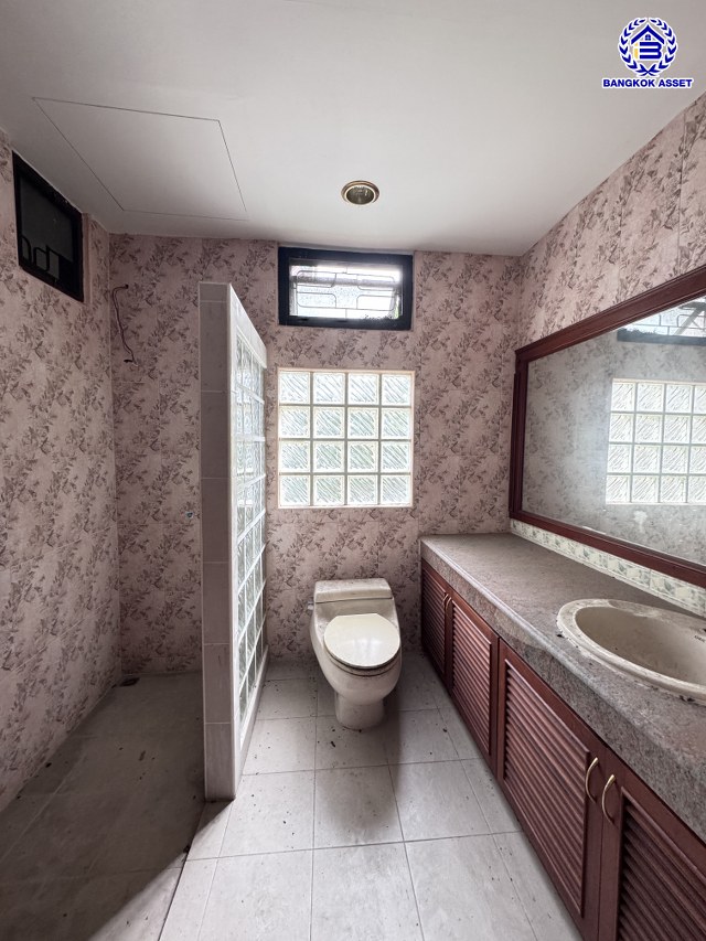 *****บ้านเดี่ยวมือสองนนทบุรี โครงการ ชลลดา บางบัวทอง หลังมุม เนื้อที่ 213 ตร.ว. พื้นที่ใช้สอย 419.81 ตร.ม. บ้านพร้อมอยู่ ฟังก์ชันจัดเต็ม 4 ห้องนอน 5 ห้องน้ำ จอดรถได้ 6 คัน พร้อม Facilities ครบ! บนทำเลคุณภาพ เชื่อมต่อได้หลายเส้นทาง ใกล้เซ็นทรัลเวสต์เกต และรถไฟฟ้าสายสีม่วง "สถานีบางพลู"