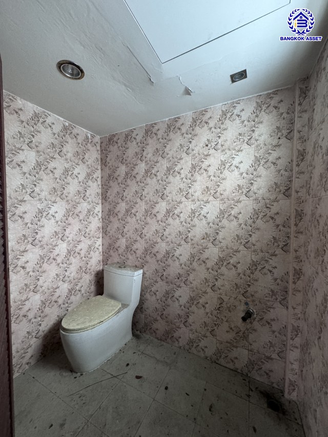 *****บ้านเดี่ยวมือสองนนทบุรี โครงการ ชลลดา บางบัวทอง หลังมุม เนื้อที่ 213 ตร.ว. พื้นที่ใช้สอย 419.81 ตร.ม. บ้านพร้อมอยู่ ฟังก์ชันจัดเต็ม 4 ห้องนอน 5 ห้องน้ำ จอดรถได้ 6 คัน พร้อม Facilities ครบ! บนทำเลคุณภาพ เชื่อมต่อได้หลายเส้นทาง ใกล้เซ็นทรัลเวสต์เกต และรถไฟฟ้าสายสีม่วง "สถานีบางพลู"