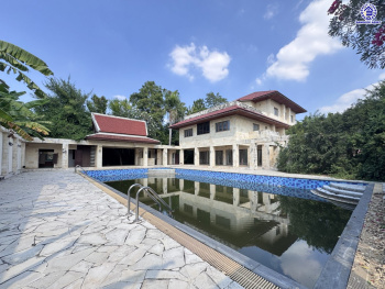 *****บ้านเดี่ยวมือสอง โครงการ เมืองเอก โครงการ4 หลังริม เนื้อที่ 402 ตร.ว. ฟังก์ชัน 5 ห้องนอน 6 ห้องน้ำ 4 ที่จอดรถ บ้านสวยพร้อมอยู่ โครงการบนทำเลเดินทางสะดวก เชื่อมต่อถนนวิภาวดี-รังสิต ถนนพหลโยธิน ถนนรามอินทรา ใกล้รถไฟฟ้าสายสีแดง "สถานีหลักหก" และจุดขึ้นทางด่วน "อุตราภิมุข"