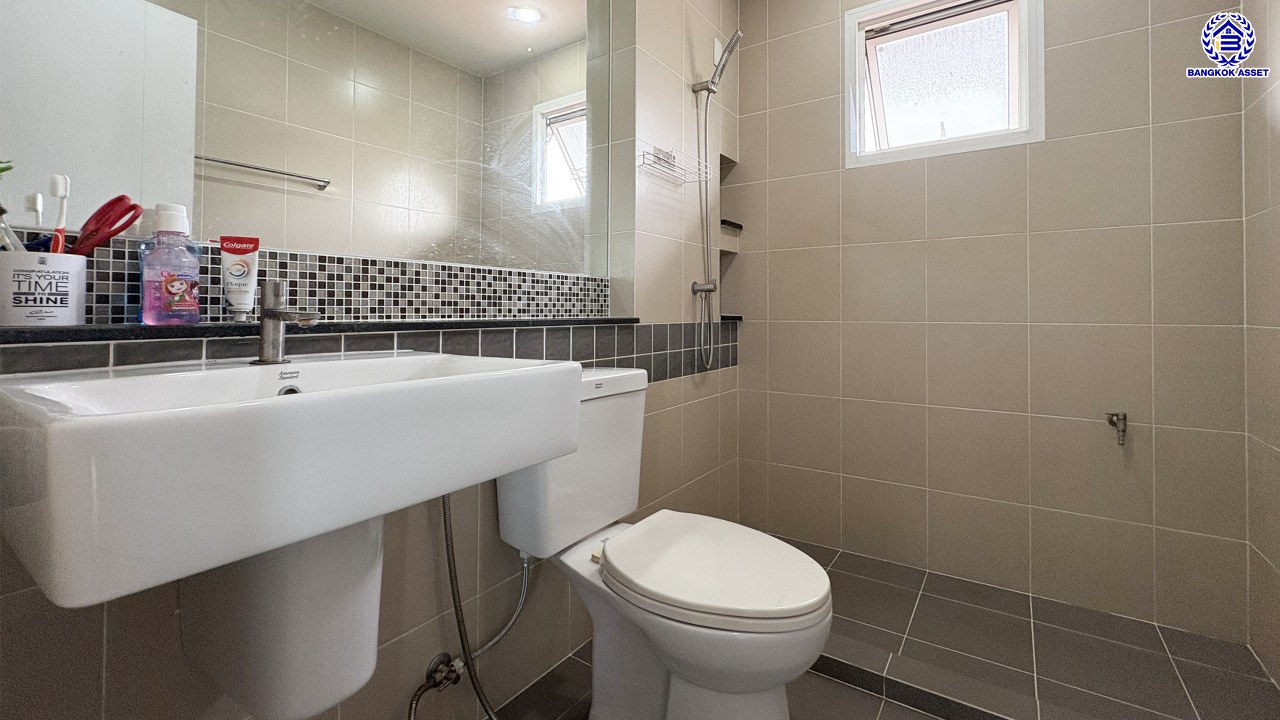 *****บ้านเดี่ยวมือสองนนทบุรี โครงการ คณาสิริ ชัยพฤกษ์-วงแหวน จากแบรนด์ชื่อดัง Sansiri เนื้อที่ 64.8 ตร.ว. พื้นที่ใช้สอย 147 ตร.ม. ฟังก์ชัน 4 ห้องนอน 3 ห้องน้ำ 2 ที่จอด บ้านสวยพร้อมอยู่ เชื่อมต่อถนนบางกรวย-ไทรน้อย ใกล้รถไฟฟ้าสายสีม่วง "สถานีคลองบางไผ่"