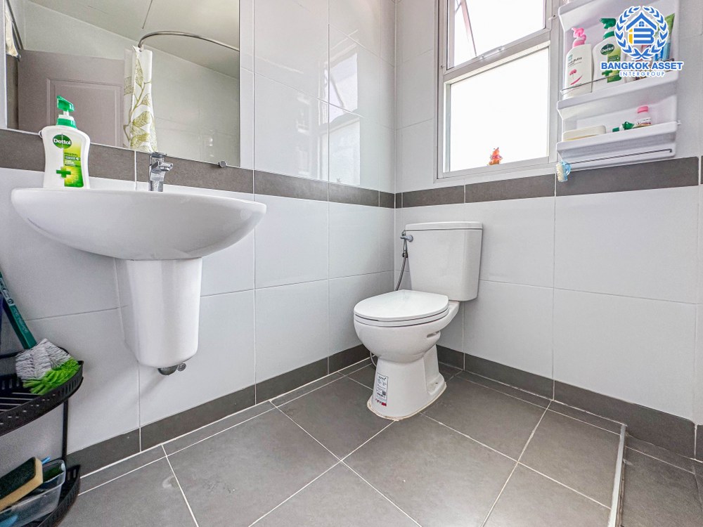 *****ทาวน์โฮม 3 ชั้นมือสอง โครงการ พลัสซิตี้พาร์ค งามวงศ์วาน 25 เนื้อที่ 21.30 ตร.ว. ฟังก์ชัน 3 ห้องนอน 3 ห้องน้ำ 2 ที่จอดรถ บ้านสวยพร้อมอยู่ โครงการบนทำเลเดินทางสะดวก เชื่อมต่อถนนงามวงศ์วาน ถนนแจ้งวัฒนะ-ปากเกร็ด ใกล้รถไฟฟ้าสายสีม่วง "สถานีศูนย์ราชการนนทบุรี" และจุดขึ้นทางด่วน "งามวงศ์วาน"