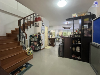 *****ทาวน์โฮม 3 ชั้นมือสอง โครงการ วิสต้า ปาร์ค วิภาวดี เนื้อที่ 23.80 ตร.ว. พื้นที่ใช้สอย 188 ตร.ม. ฟังก์ชัน 3 ห้องนอน 3 ห้องน้ำ 2 ที่จอดรถ บนทำเลเดินทางสะดวก เชื่อมต่อถนนวิภาวดี, ถนนรามอินทรา, ถนนแจ้งวัฒนะ ใกล้รถไฟฟ้าสายสีแดง "สถานีหลักสี่" ใกล้ห้างสรรพสินค้าเซ็นทรัล รามอินทรา และมหาวิทยาลัยราชภัฏพระนคร