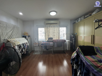 *****ทาวน์โฮม 3 ชั้นมือสอง โครงการ วิสต้า ปาร์ค วิภาวดี เนื้อที่ 23.80 ตร.ว. พื้นที่ใช้สอย 188 ตร.ม. ฟังก์ชัน 3 ห้องนอน 3 ห้องน้ำ 2 ที่จอดรถ บนทำเลเดินทางสะดวก เชื่อมต่อถนนวิภาวดี, ถนนรามอินทรา, ถนนแจ้งวัฒนะ ใกล้รถไฟฟ้าสายสีแดง "สถานีหลักสี่" ใกล้ห้างสรรพสินค้าเซ็นทรัล รามอินทรา และมหาวิทยาลัยราชภัฏพระนคร