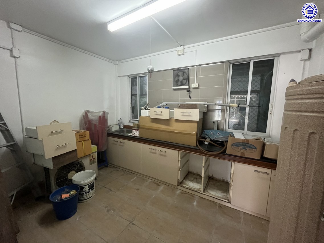 *****อาคารพาณิชย์มือสอง 5 ชั้น โครงการ ซอยบางแค1 เนื้อที่ 19 ตร.ว. พื้นที่ใช้สอย 240 ตร.ม. ฟังก์ชัน 6 ห้องนอน 4 ห้องน้ำ 1 ที่จอดรถ พร้อมเข้าอยู่ โครงการตั้งบนทำเลดี เชื่อมต่อถนนบางแค, ถนนเพชรเกษม, ถนนกาญจนาภิเษก ใกล้รถไฟฟ้าสายสีน้ำเงิน "สถานีบางแค" และใกล้จุดขึ้นทางด่วน "พระราม2"