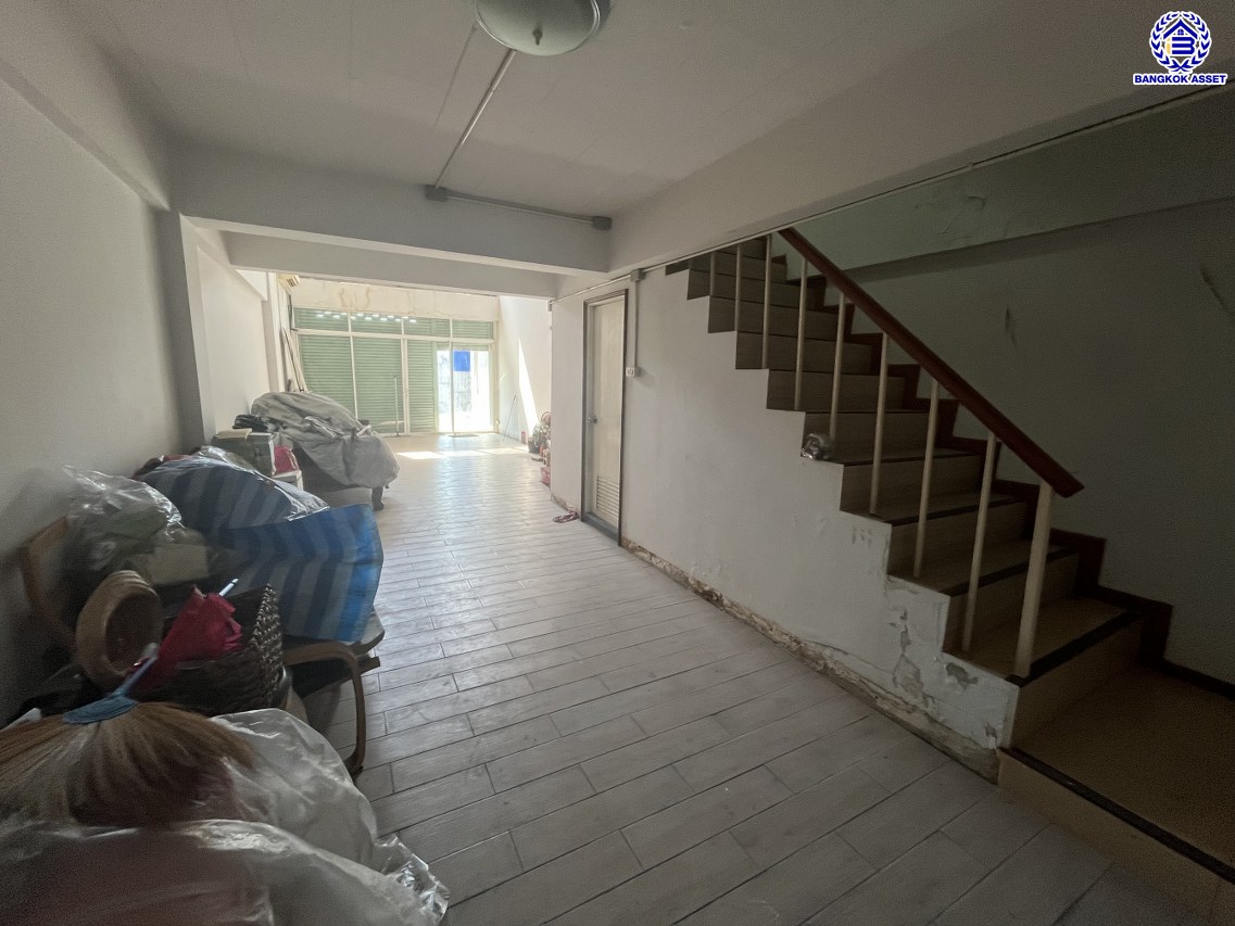 *****อาคารพาณิชย์มือสอง 5 ชั้น โครงการ ซอยบางแค1 เนื้อที่ 19 ตร.ว. พื้นที่ใช้สอย 240 ตร.ม. ฟังก์ชัน 6 ห้องนอน 4 ห้องน้ำ 1 ที่จอดรถ พร้อมเข้าอยู่ โครงการตั้งบนทำเลดี เชื่อมต่อถนนบางแค, ถนนเพชรเกษม, ถนนกาญจนาภิเษก ใกล้รถไฟฟ้าสายสีน้ำเงิน "สถานีบางแค" และใกล้จุดขึ้นทางด่วน "พระราม2"