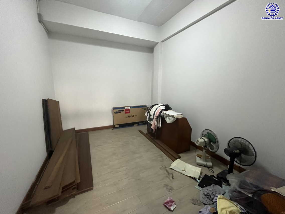 *****อาคารพาณิชย์มือสอง 5 ชั้น โครงการ ซอยบางแค1 เนื้อที่ 19 ตร.ว. พื้นที่ใช้สอย 240 ตร.ม. ฟังก์ชัน 6 ห้องนอน 4 ห้องน้ำ 1 ที่จอดรถ พร้อมเข้าอยู่ โครงการตั้งบนทำเลดี เชื่อมต่อถนนบางแค, ถนนเพชรเกษม, ถนนกาญจนาภิเษก ใกล้รถไฟฟ้าสายสีน้ำเงิน "สถานีบางแค" และใกล้จุดขึ้นทางด่วน "พระราม2"