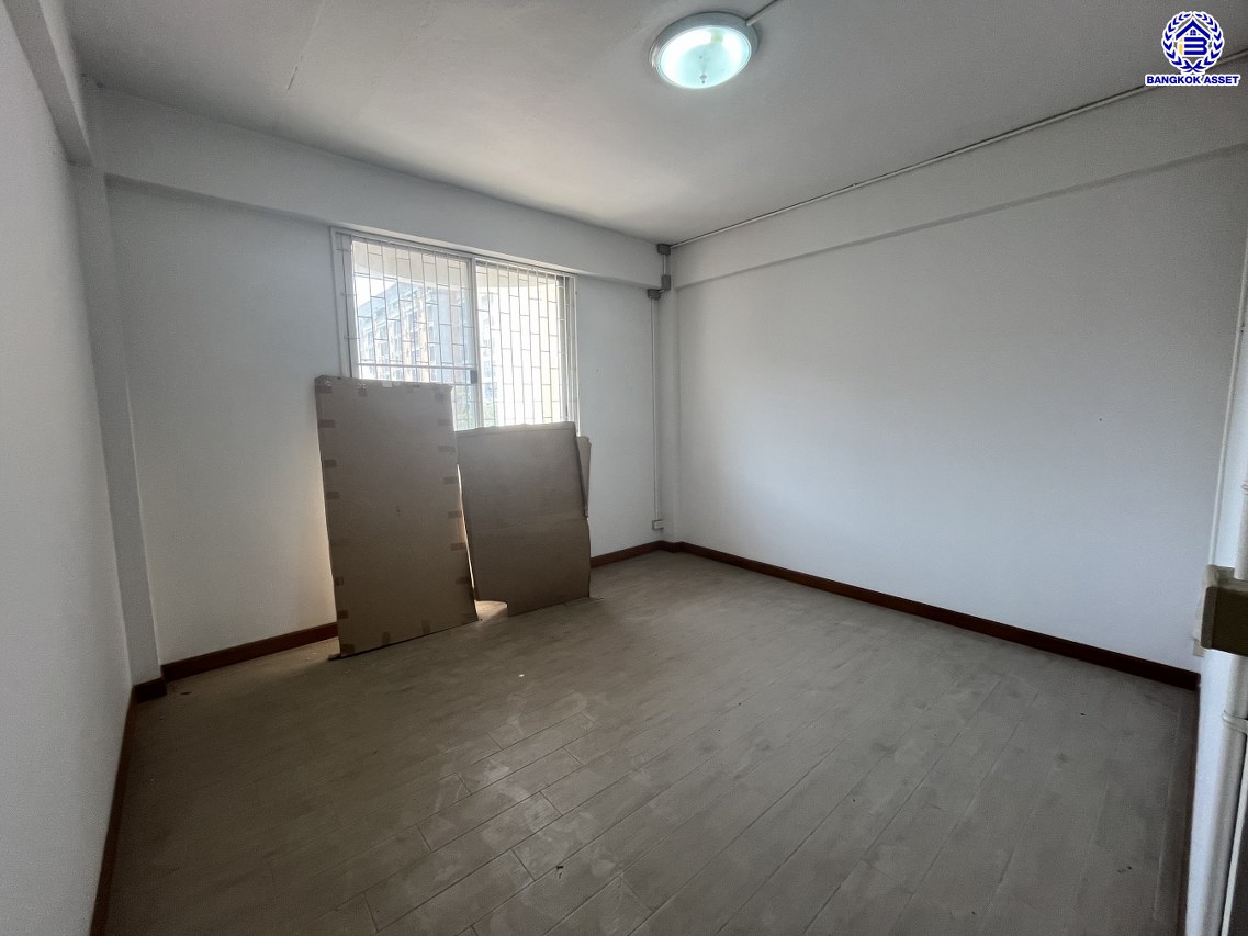 *****อาคารพาณิชย์มือสอง 5 ชั้น โครงการ ซอยบางแค1 เนื้อที่ 19 ตร.ว. พื้นที่ใช้สอย 240 ตร.ม. ฟังก์ชัน 6 ห้องนอน 4 ห้องน้ำ 1 ที่จอดรถ พร้อมเข้าอยู่ โครงการตั้งบนทำเลดี เชื่อมต่อถนนบางแค, ถนนเพชรเกษม, ถนนกาญจนาภิเษก ใกล้รถไฟฟ้าสายสีน้ำเงิน "สถานีบางแค" และใกล้จุดขึ้นทางด่วน "พระราม2"