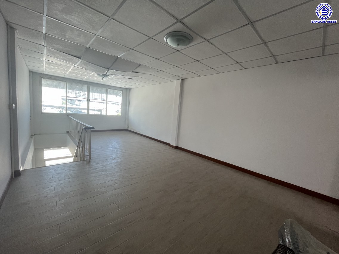 *****อาคารพาณิชย์มือสอง 5 ชั้น โครงการ ซอยบางแค1 เนื้อที่ 19 ตร.ว. พื้นที่ใช้สอย 240 ตร.ม. ฟังก์ชัน 6 ห้องนอน 4 ห้องน้ำ 1 ที่จอดรถ พร้อมเข้าอยู่ โครงการตั้งบนทำเลดี เชื่อมต่อถนนบางแค, ถนนเพชรเกษม, ถนนกาญจนาภิเษก ใกล้รถไฟฟ้าสายสีน้ำเงิน "สถานีบางแค" และใกล้จุดขึ้นทางด่วน "พระราม2"