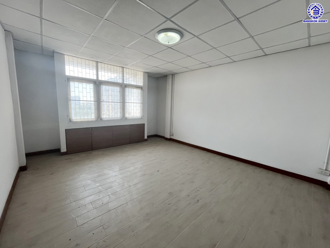 *****อาคารพาณิชย์มือสอง 5 ชั้น โครงการ ซอยบางแค1 เนื้อที่ 19 ตร.ว. พื้นที่ใช้สอย 240 ตร.ม. ฟังก์ชัน 6 ห้องนอน 4 ห้องน้ำ 1 ที่จอดรถ พร้อมเข้าอยู่ โครงการตั้งบนทำเลดี เชื่อมต่อถนนบางแค, ถนนเพชรเกษม, ถนนกาญจนาภิเษก ใกล้รถไฟฟ้าสายสีน้ำเงิน "สถานีบางแค" และใกล้จุดขึ้นทางด่วน "พระราม2"