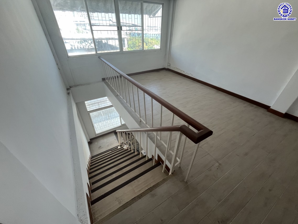 *****อาคารพาณิชย์มือสอง 5 ชั้น โครงการ ซอยบางแค1 เนื้อที่ 19 ตร.ว. พื้นที่ใช้สอย 240 ตร.ม. ฟังก์ชัน 6 ห้องนอน 4 ห้องน้ำ 1 ที่จอดรถ พร้อมเข้าอยู่ โครงการตั้งบนทำเลดี เชื่อมต่อถนนบางแค, ถนนเพชรเกษม, ถนนกาญจนาภิเษก ใกล้รถไฟฟ้าสายสีน้ำเงิน "สถานีบางแค" และใกล้จุดขึ้นทางด่วน "พระราม2"