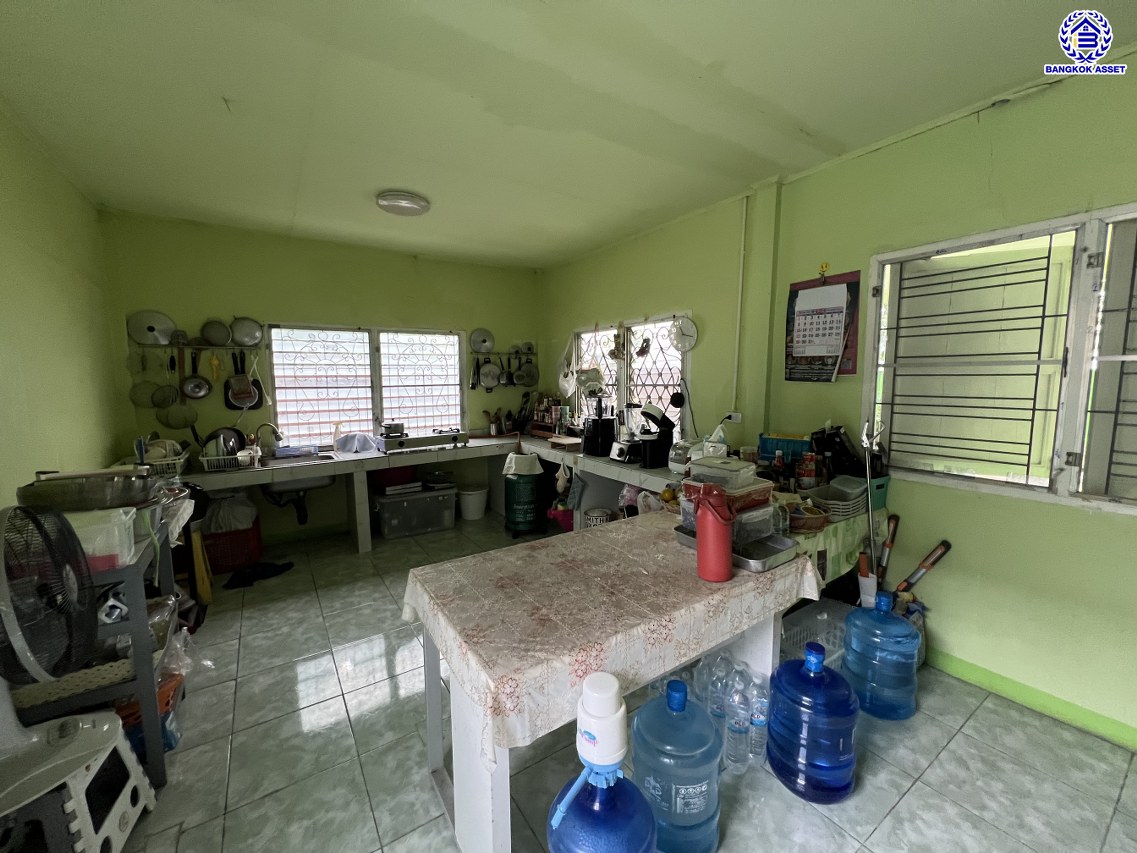 *****บ้านเดี่ยวมือสองนนทบุรี โครงการ ซอยรณสิทธิพิชัย8/1 เนื้อที่ 62 ตร.ว. พื้นที่ใช้สอย 150 ตร.ม. ฟังก์ชัน 2 ห้องนอน 2 ห้องน้ำ 2 ที่จอดรถ บนทำเลโซนเมือง! ใกล้สถานที่ราชการหลายแห่ง เซ็นทรัลรัตนาธิเบศร์ และรถไฟฟ้าสายชมพู "สถานีแยกสนามบินน้ำ" และ รถไฟฟ้าสายีม่วง "สถานีแยกนนทบุรี1"