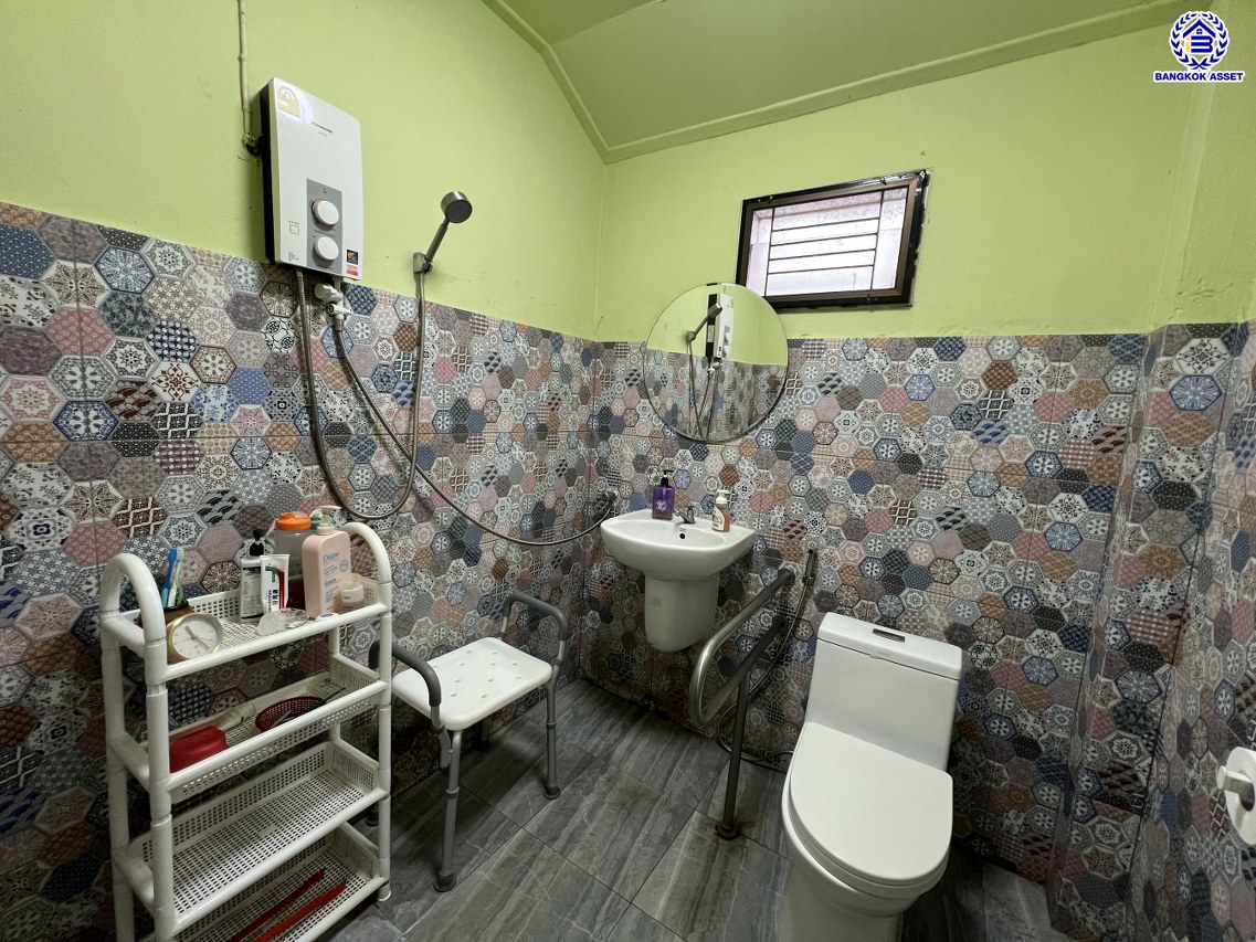 *****บ้านเดี่ยวมือสองนนทบุรี โครงการ ซอยรณสิทธิพิชัย8/1 เนื้อที่ 62 ตร.ว. พื้นที่ใช้สอย 150 ตร.ม. ฟังก์ชัน 2 ห้องนอน 2 ห้องน้ำ 2 ที่จอดรถ บนทำเลโซนเมือง! ใกล้สถานที่ราชการหลายแห่ง เซ็นทรัลรัตนาธิเบศร์ และรถไฟฟ้าสายชมพู "สถานีแยกสนามบินน้ำ" และ รถไฟฟ้าสายีม่วง "สถานีแยกนนทบุรี1"