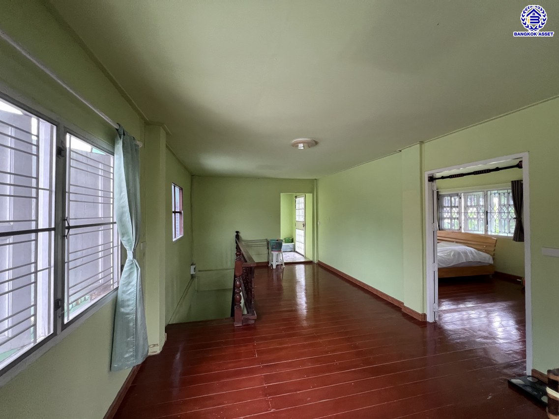 *****บ้านเดี่ยวมือสองนนทบุรี โครงการ ซอยรณสิทธิพิชัย8/1 เนื้อที่ 62 ตร.ว. พื้นที่ใช้สอย 150 ตร.ม. ฟังก์ชัน 2 ห้องนอน 2 ห้องน้ำ 2 ที่จอดรถ บนทำเลโซนเมือง! ใกล้สถานที่ราชการหลายแห่ง เซ็นทรัลรัตนาธิเบศร์ และรถไฟฟ้าสายชมพู "สถานีแยกสนามบินน้ำ" และ รถไฟฟ้าสายีม่วง "สถานีแยกนนทบุรี1"