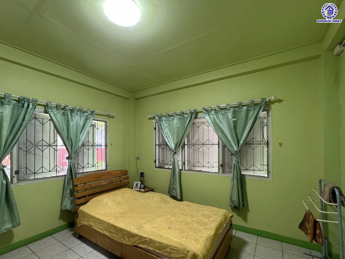 *****บ้านเดี่ยวมือสองนนทบุรี โครงการ ซอยรณสิทธิพิชัย8/1 เนื้อที่ 62 ตร.ว. พื้นที่ใช้สอย 150 ตร.ม. ฟังก์ชัน 2 ห้องนอน 2 ห้องน้ำ 2 ที่จอดรถ บนทำเลโซนเมือง! ใกล้สถานที่ราชการหลายแห่ง เซ็นทรัลรัตนาธิเบศร์ และรถไฟฟ้าสายชมพู "สถานีแยกสนามบินน้ำ" และ รถไฟฟ้าสายีม่วง "สถานีแยกนนทบุรี1"