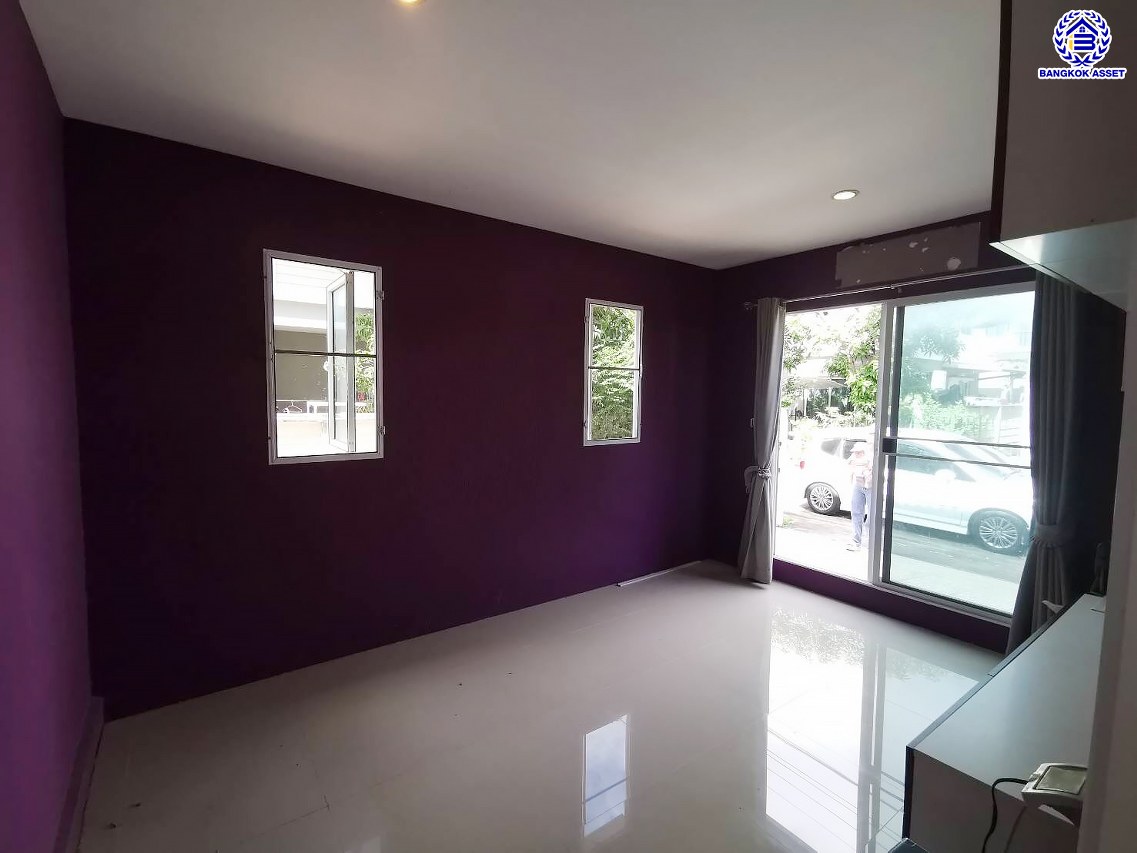 *****บ้านเดี่ยวมือสองนนทบุรี โครงการ พฤกษาวิลเลจ31 เดอะซีซั่น หลังมุม เนื้อที่กว้าง 54.40 ตร.ว. พื้นที่ใช้สอย 150 ตร.ม. ฟังก์ชัน 4 ห้องนอน 2 ห้องน้ำ 2 ที่จอดรถ โครงการตั้งบนทำเลดี เชื่อมต่อถนนกาญจนาภิเษก ใกล้รถไฟฟ้าสายสีม่วง "คลองบางไผ่" ใกล้จุดขึ้นทางด่วน "กาญจนาภิเษก"และใกล้เซ็นทรัลเวสต์เกต พร้อมเข้าอยู่ได้เลย