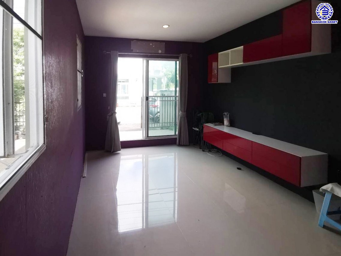 *****บ้านเดี่ยวมือสองนนทบุรี โครงการ พฤกษาวิลเลจ31 เดอะซีซั่น หลังมุม เนื้อที่กว้าง 54.40 ตร.ว. พื้นที่ใช้สอย 150 ตร.ม. ฟังก์ชัน 4 ห้องนอน 2 ห้องน้ำ 2 ที่จอดรถ โครงการตั้งบนทำเลดี เชื่อมต่อถนนกาญจนาภิเษก ใกล้รถไฟฟ้าสายสีม่วง "คลองบางไผ่" ใกล้จุดขึ้นทางด่วน "กาญจนาภิเษก"และใกล้เซ็นทรัลเวสต์เกต พร้อมเข้าอยู่ได้เลย