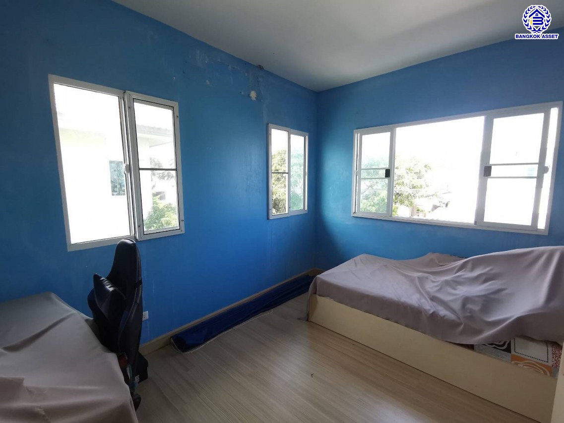 *****บ้านเดี่ยวมือสองนนทบุรี โครงการ พฤกษาวิลเลจ31 เดอะซีซั่น หลังมุม เนื้อที่กว้าง 54.40 ตร.ว. พื้นที่ใช้สอย 150 ตร.ม. ฟังก์ชัน 4 ห้องนอน 2 ห้องน้ำ 2 ที่จอดรถ โครงการตั้งบนทำเลดี เชื่อมต่อถนนกาญจนาภิเษก ใกล้รถไฟฟ้าสายสีม่วง "คลองบางไผ่" ใกล้จุดขึ้นทางด่วน "กาญจนาภิเษก"และใกล้เซ็นทรัลเวสต์เกต พร้อมเข้าอยู่ได้เลย