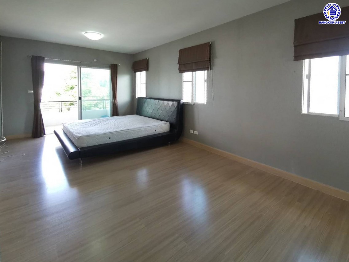 *****บ้านเดี่ยวมือสองนนทบุรี โครงการ พฤกษาวิลเลจ31 เดอะซีซั่น หลังมุม เนื้อที่กว้าง 54.40 ตร.ว. พื้นที่ใช้สอย 150 ตร.ม. ฟังก์ชัน 4 ห้องนอน 2 ห้องน้ำ 2 ที่จอดรถ โครงการตั้งบนทำเลดี เชื่อมต่อถนนกาญจนาภิเษก ใกล้รถไฟฟ้าสายสีม่วง "คลองบางไผ่" ใกล้จุดขึ้นทางด่วน "กาญจนาภิเษก"และใกล้เซ็นทรัลเวสต์เกต พร้อมเข้าอยู่ได้เลย