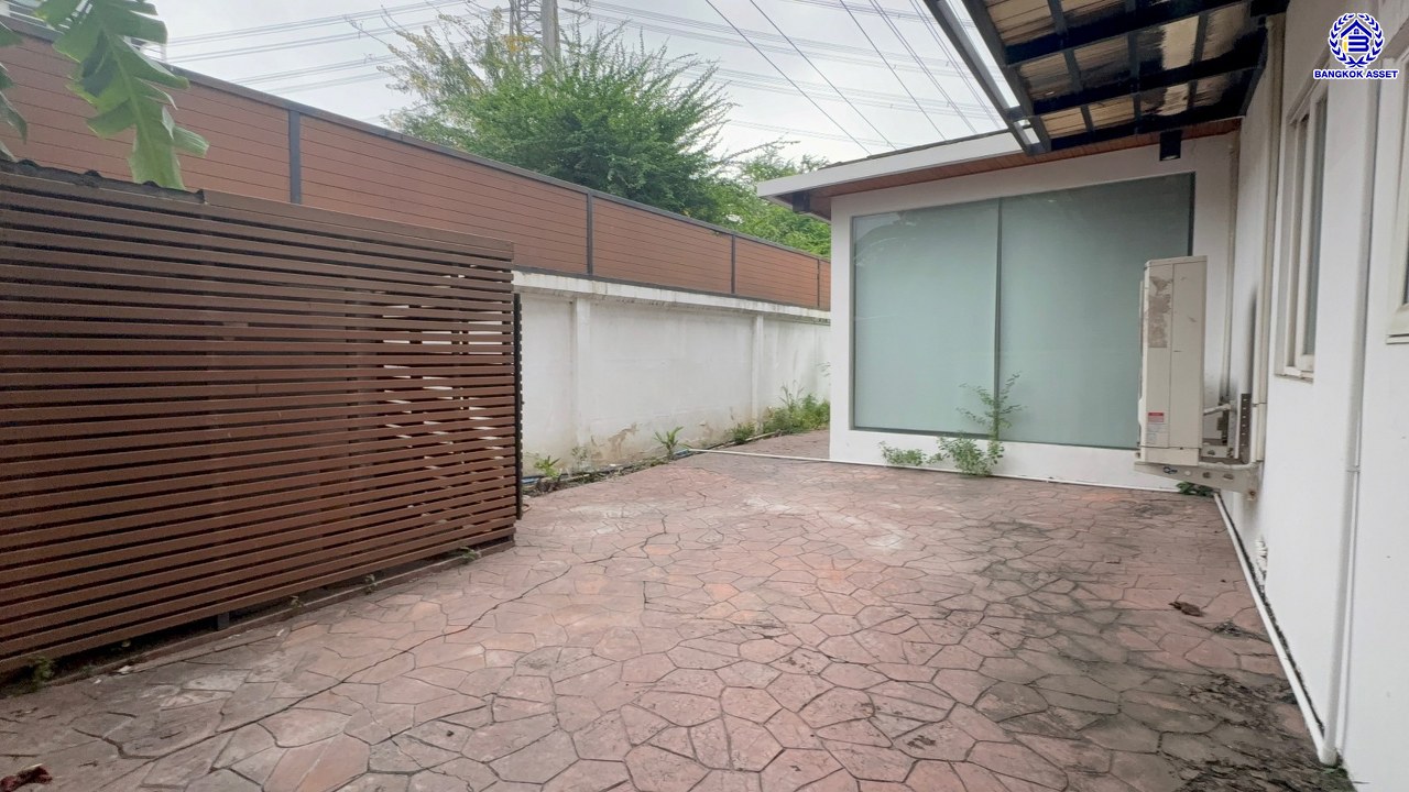 *****บ้านเดี่ยวมือสอง 3 ชั้น จาก AP Thai โครงการ บ้านกลางกรุง เดอะนีซ รัชวิภา เนื้อที่ 104.5 ตร.ว. พื้นที่ใช้สอย 310 ตร.ม. ฟังก์ชัน 4 ห้องนอน 3 ห้องน้ำ 4 ที่จอด บ้านสวยพร้อมอยู่ เชื่อมต่อถนนรัชดาภิเษก, ถนนประชาชื่น ใกล้รถไฟฟ้าสายสีแดงเข้ม "สถานีจตุจักร" และทางด่วน "ศรีรัช"