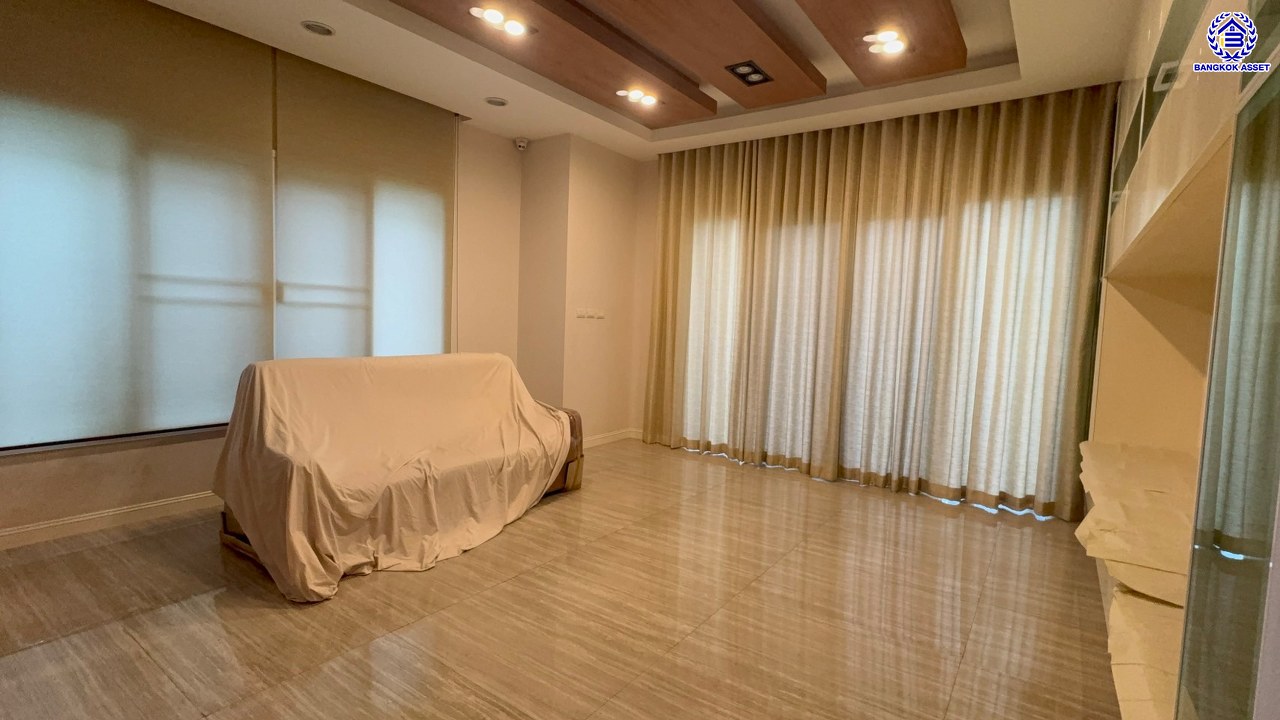 *****บ้านเดี่ยวมือสอง 3 ชั้น จาก AP Thai โครงการ บ้านกลางกรุง เดอะนีซ รัชวิภา เนื้อที่ 104.5 ตร.ว. พื้นที่ใช้สอย 310 ตร.ม. ฟังก์ชัน 4 ห้องนอน 3 ห้องน้ำ 4 ที่จอด บ้านสวยพร้อมอยู่ เชื่อมต่อถนนรัชดาภิเษก, ถนนประชาชื่น ใกล้รถไฟฟ้าสายสีแดงเข้ม "สถานีจตุจักร" และทางด่วน "ศรีรัช"