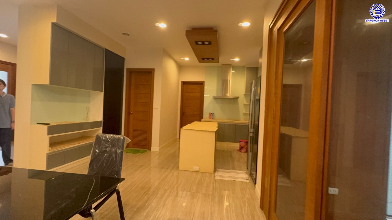 *****บ้านเดี่ยวมือสอง 3 ชั้น จาก AP Thai โครงการ บ้านกลางกรุง เดอะนีซ รัชวิภา เนื้อที่ 104.5 ตร.ว. พื้นที่ใช้สอย 310 ตร.ม. ฟังก์ชัน 4 ห้องนอน 3 ห้องน้ำ 4 ที่จอด บ้านสวยพร้อมอยู่ เชื่อมต่อถนนรัชดาภิเษก, ถนนประชาชื่น ใกล้รถไฟฟ้าสายสีแดงเข้ม "สถานีจตุจักร" และทางด่วน "ศรีรัช"