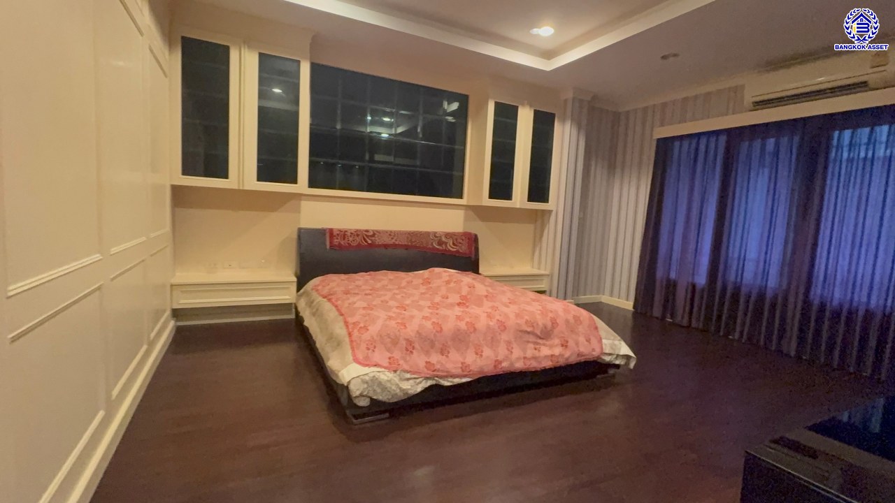 *****บ้านเดี่ยวมือสอง 3 ชั้น จาก AP Thai โครงการ บ้านกลางกรุง เดอะนีซ รัชวิภา เนื้อที่ 104.5 ตร.ว. พื้นที่ใช้สอย 310 ตร.ม. ฟังก์ชัน 4 ห้องนอน 3 ห้องน้ำ 4 ที่จอด บ้านสวยพร้อมอยู่ เชื่อมต่อถนนรัชดาภิเษก, ถนนประชาชื่น ใกล้รถไฟฟ้าสายสีแดงเข้ม "สถานีจตุจักร" และทางด่วน "ศรีรัช"