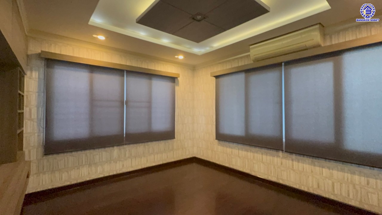 *****บ้านเดี่ยวมือสอง 3 ชั้น จาก AP Thai โครงการ บ้านกลางกรุง เดอะนีซ รัชวิภา เนื้อที่ 104.5 ตร.ว. พื้นที่ใช้สอย 310 ตร.ม. ฟังก์ชัน 4 ห้องนอน 3 ห้องน้ำ 4 ที่จอด บ้านสวยพร้อมอยู่ เชื่อมต่อถนนรัชดาภิเษก, ถนนประชาชื่น ใกล้รถไฟฟ้าสายสีแดงเข้ม "สถานีจตุจักร" และทางด่วน "ศรีรัช"