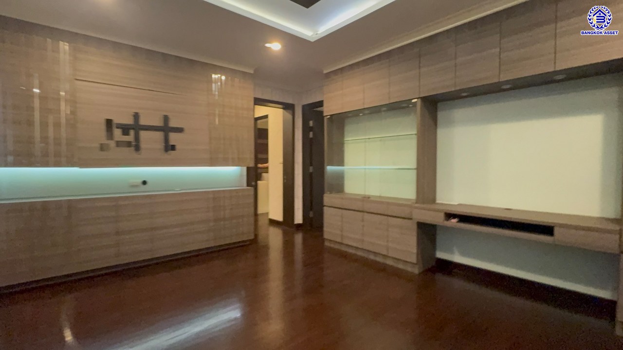 *****บ้านเดี่ยวมือสอง 3 ชั้น จาก AP Thai โครงการ บ้านกลางกรุง เดอะนีซ รัชวิภา เนื้อที่ 104.5 ตร.ว. พื้นที่ใช้สอย 310 ตร.ม. ฟังก์ชัน 4 ห้องนอน 3 ห้องน้ำ 4 ที่จอด บ้านสวยพร้อมอยู่ เชื่อมต่อถนนรัชดาภิเษก, ถนนประชาชื่น ใกล้รถไฟฟ้าสายสีแดงเข้ม "สถานีจตุจักร" และทางด่วน "ศรีรัช"