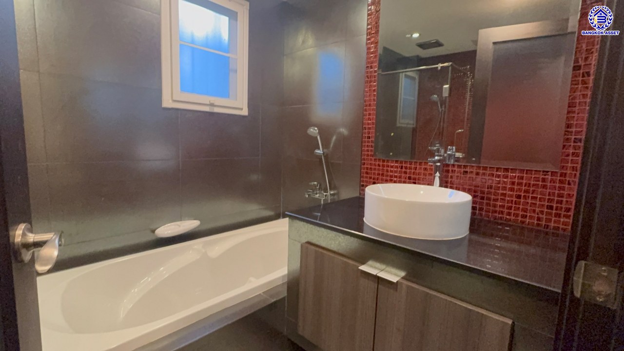 *****บ้านเดี่ยวมือสอง 3 ชั้น จาก AP Thai โครงการ บ้านกลางกรุง เดอะนีซ รัชวิภา เนื้อที่ 104.5 ตร.ว. พื้นที่ใช้สอย 310 ตร.ม. ฟังก์ชัน 4 ห้องนอน 3 ห้องน้ำ 4 ที่จอด บ้านสวยพร้อมอยู่ เชื่อมต่อถนนรัชดาภิเษก, ถนนประชาชื่น ใกล้รถไฟฟ้าสายสีแดงเข้ม "สถานีจตุจักร" และทางด่วน "ศรีรัช"