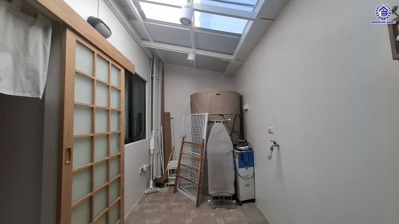 *****ทาวน์เฮ้าส์มือสอง โครงการ แกรนด์พลีโน่ วัชรพล-สุขาภิบาล5 เนื้อที่ 18.30 ตร.ว. พื้นที่ใช้สอย 110 ตร.ม. ฟังก์ชัน 3 ห้องนอน 2 ห้องน้ำ จอดรถได้ 1 คัน แถมฟรี เครื่องปรับอากาศ และ เครื่องดูดควัน Facilities ครบครัน บนทำเลเชื่อมต่อหลายเส้นทาง ถ.รามอินทรา ถ.สายไหม และ ถ.พหลโยธิน และรถไฟฟ้าสายสีเขียว "สถานีสายหยุด"